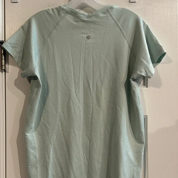 Lululemon Swiftly Tech Short Sleeve Shirt 2.0
Delicate Mint Women’s 14 Running - Picture 5 of 10